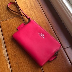 SALE 🎉 Pink Coach leather pebble wristlet wallet